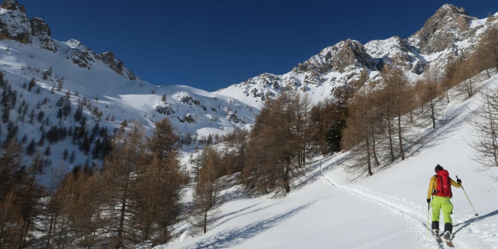 Marius à la montée en ski de rando M&SKI