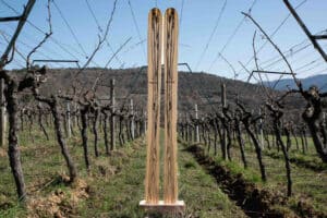 Ski en bois fait avec une feuille d'ébène blanc