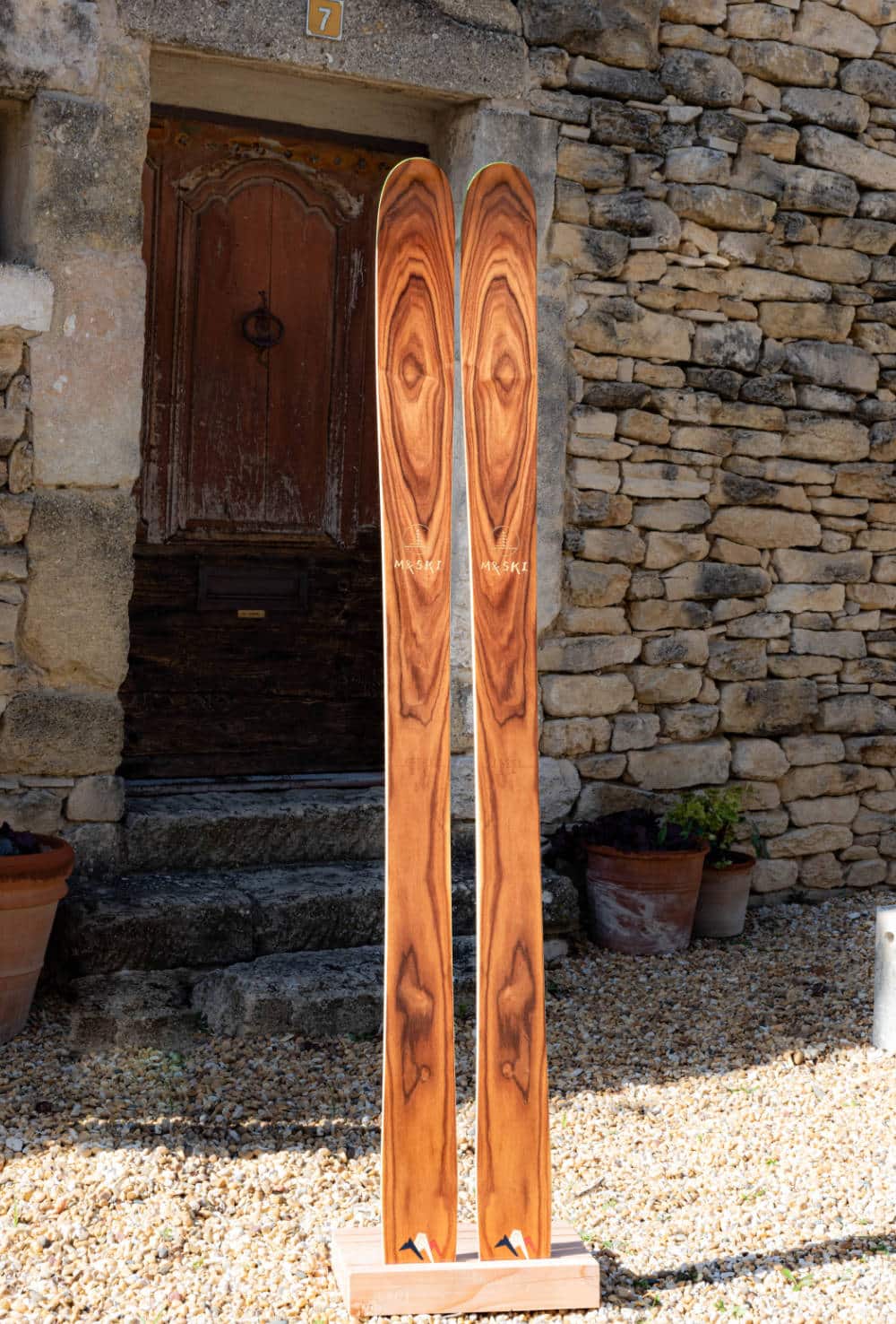 Ski en bois fait un placage palissandre