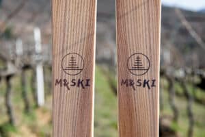 Ski en bois fait avec du zebrano